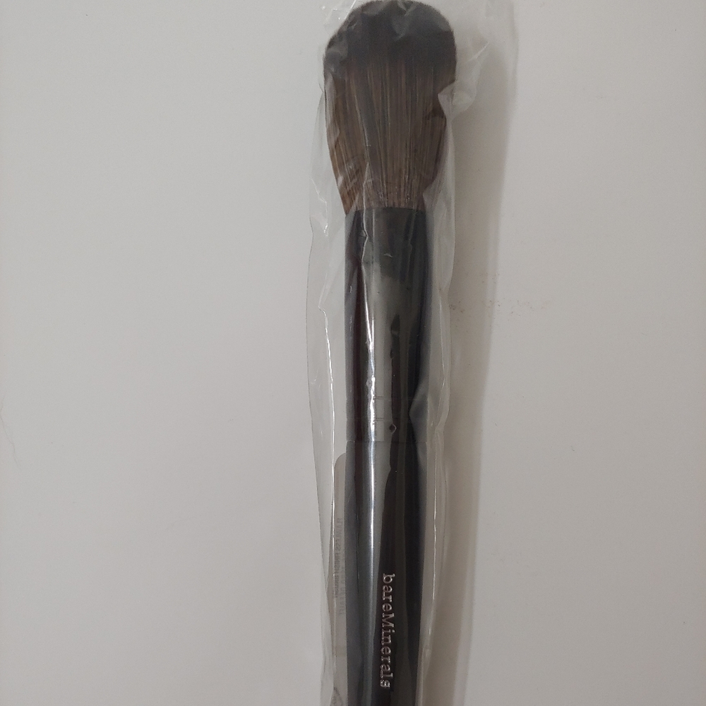 ❗NEW❗BAREMINERALS FLAWLESS FINISH BRUSH
